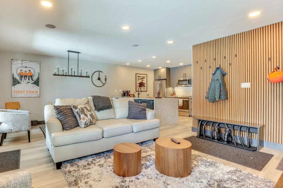 Living Room | Queen Sleeper Sofa | Wood-Burning Fireplace | Smart TV w/ Cable