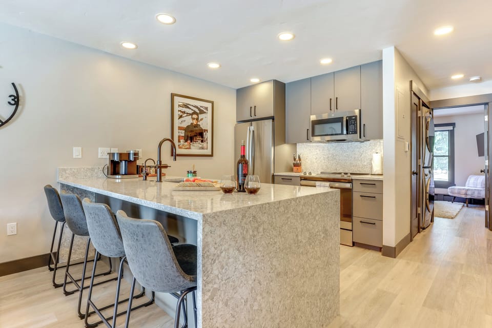 Kitchen | Keurig/Drip Coffee Maker