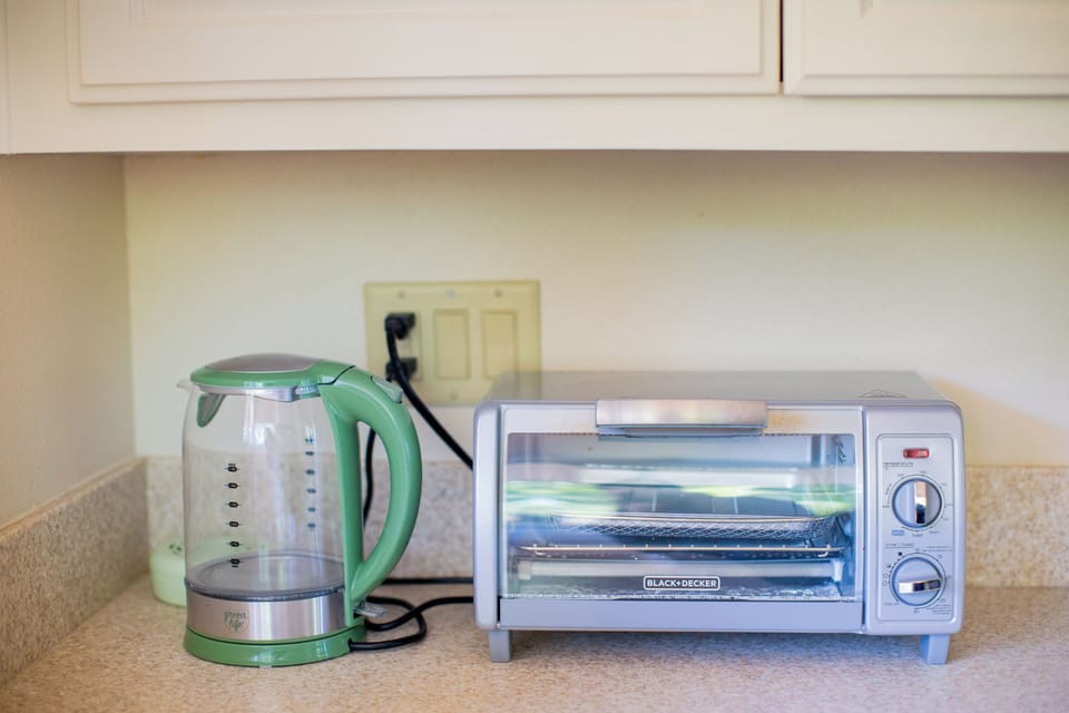 electric kettle and toaster oven/air fryer