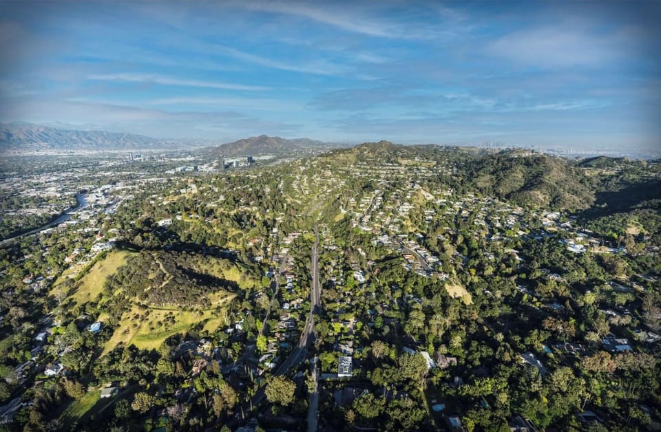 HOLLYWOOD HILLS: SERENE/SAFE/CENTRAL+5 MINS to HOLLYWOOD (Pic from Hiking trail)
