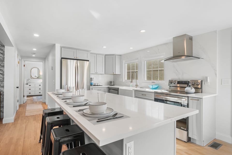 Inviting modern & updated Kitchen