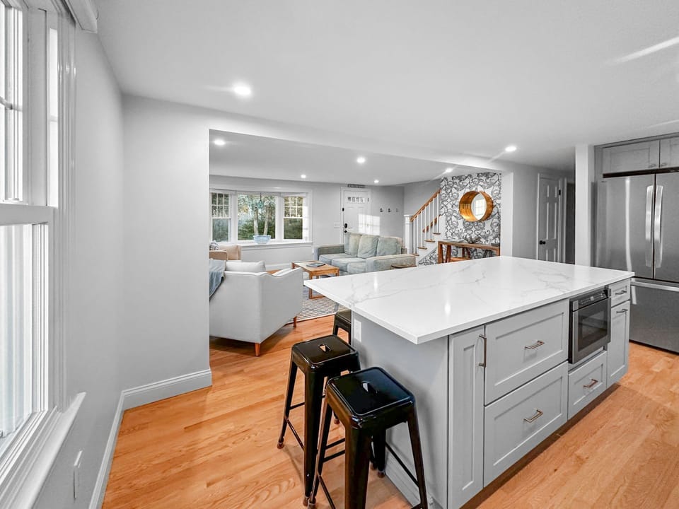 Eat in kitchen with seating for 6