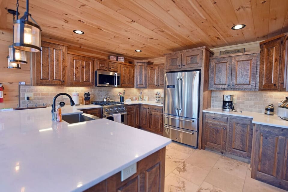 Blue Ridge Luxury Mountain View Cabin Rental