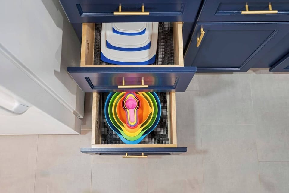 Chopping boards and measuring cups