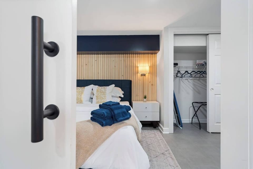 King bed with closet