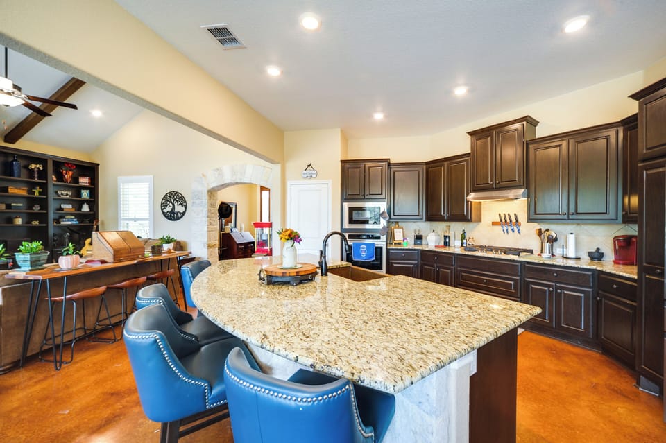 Kitchen | Keurig & Nespresso Coffee Makers | Dishwasher | Cooking Utensils