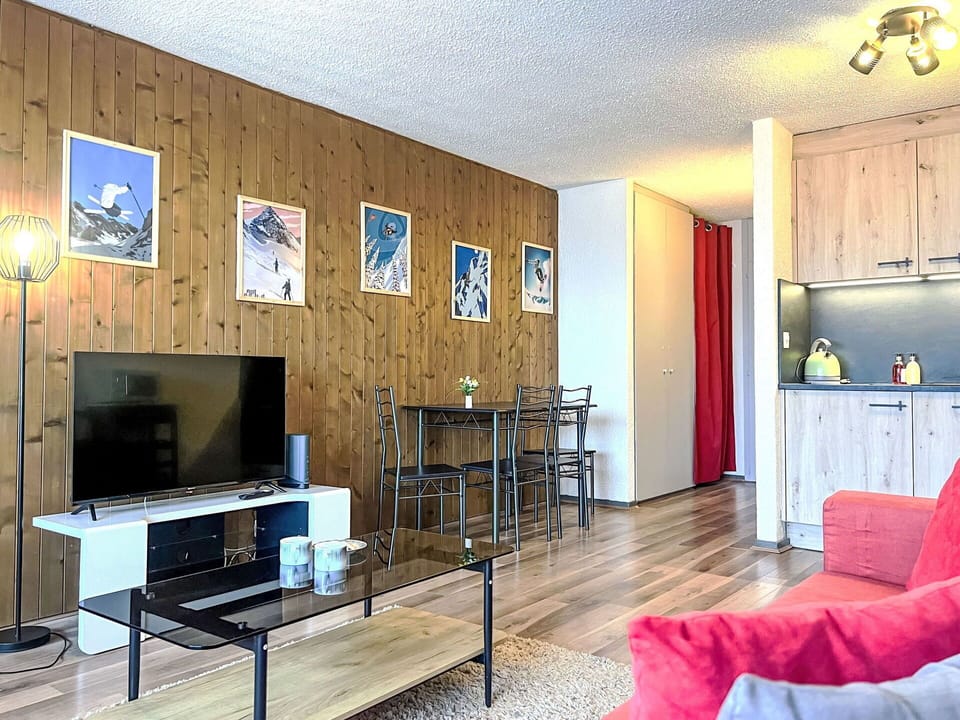 Property, Furniture, Couch, Table, Wood, Interior Design, Living Room, Home Appliance, Flooring, Floor