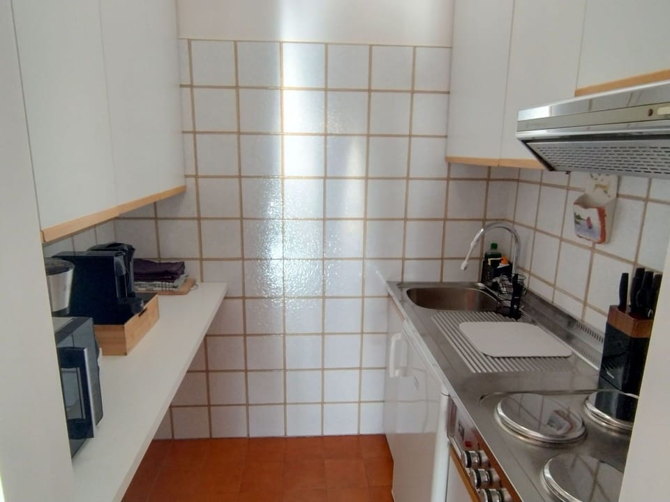 Kitchen Sink, Cabinetry, Tap, Sink, Countertop, Plumbing Fixture, Kitchen Stove, Kitchen, Kitchen Appliance, Wood