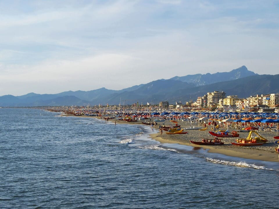 Water, Cloud, Sky, Mountain, Boat, Coastal And Oceanic Landforms, Horizon, Landscape, City