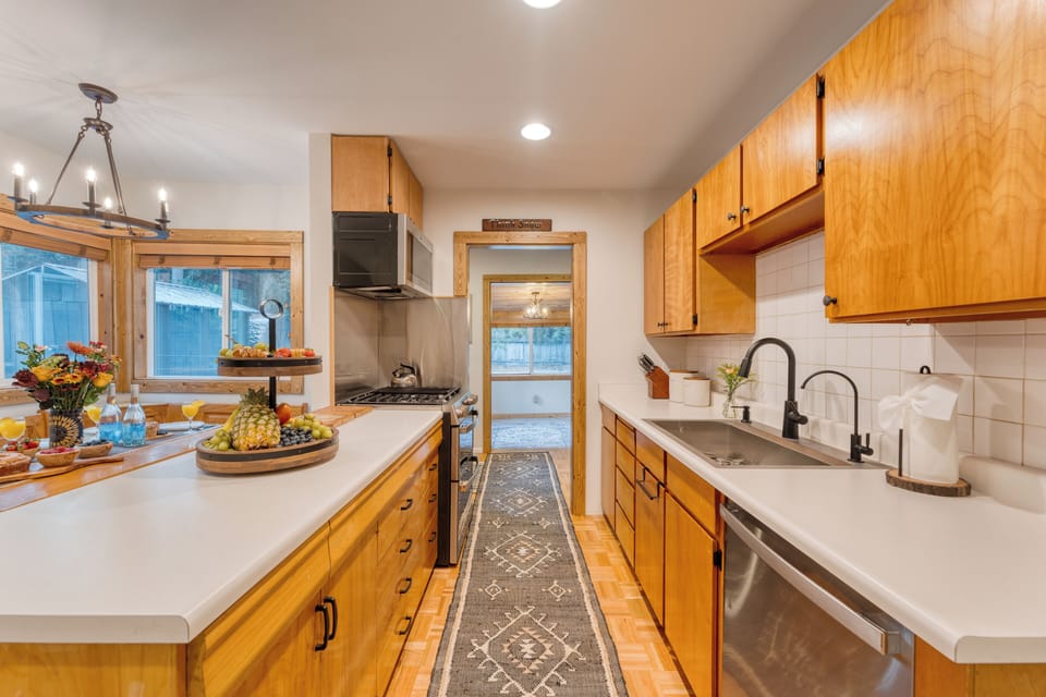 Fully equipped kitchen.