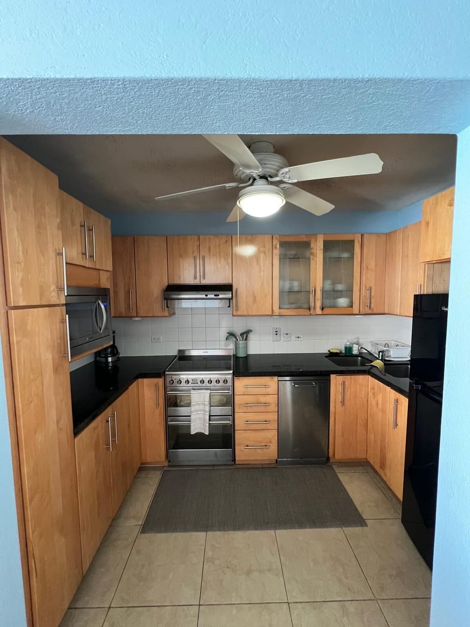 Fully equipped kitchen off main living area