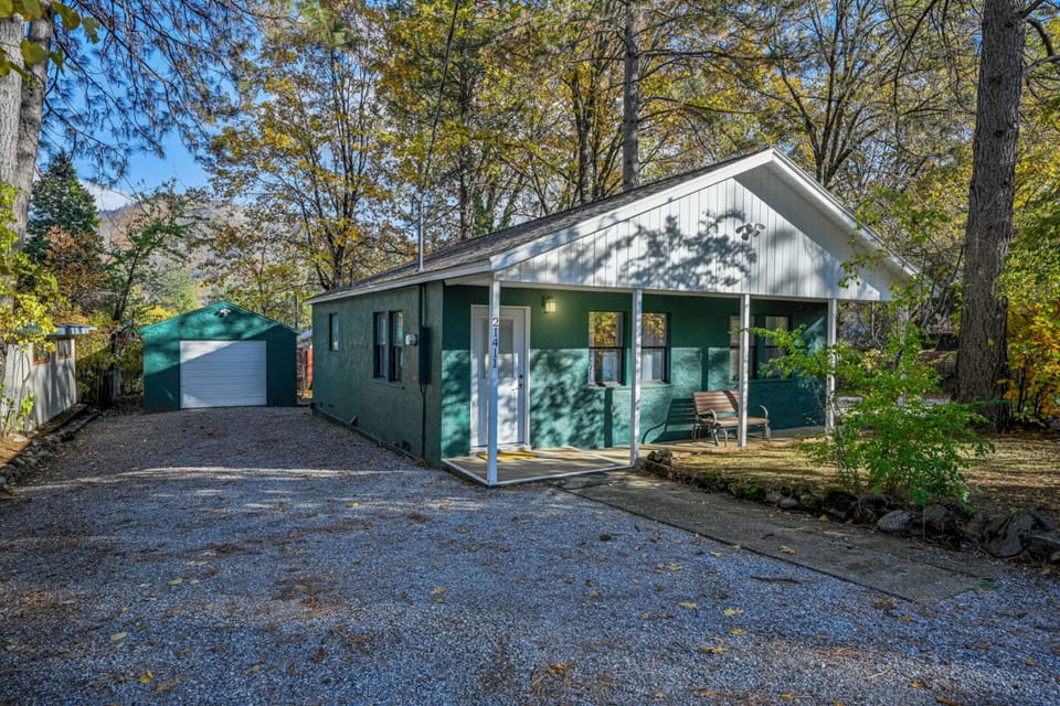 Lake Head Bungalow