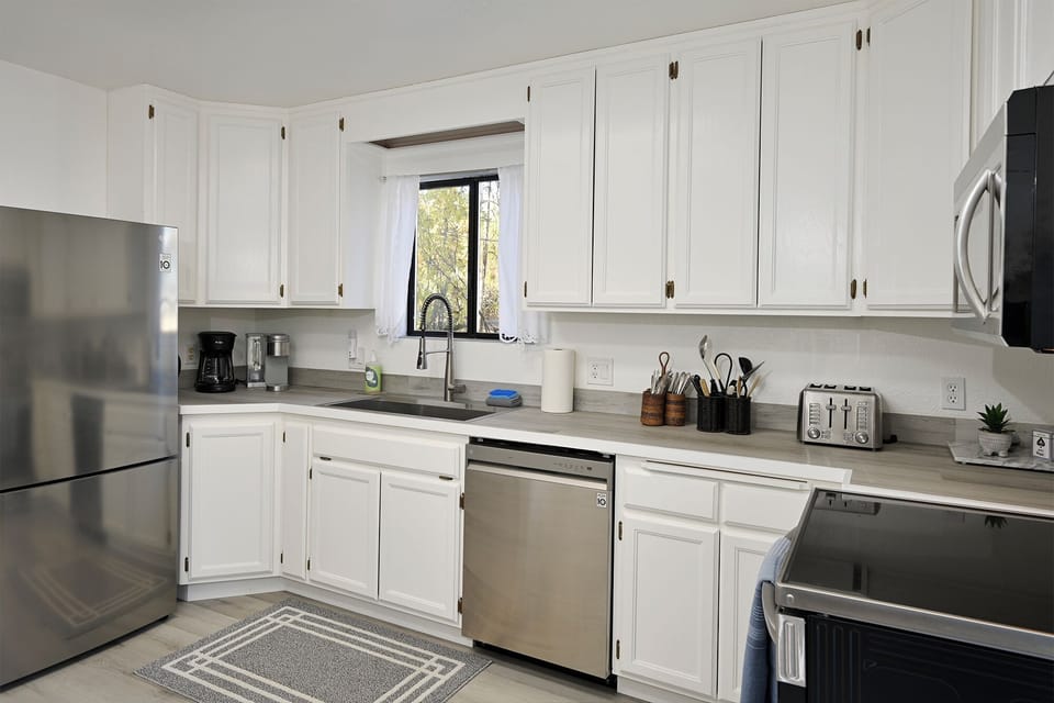 Full kitchen