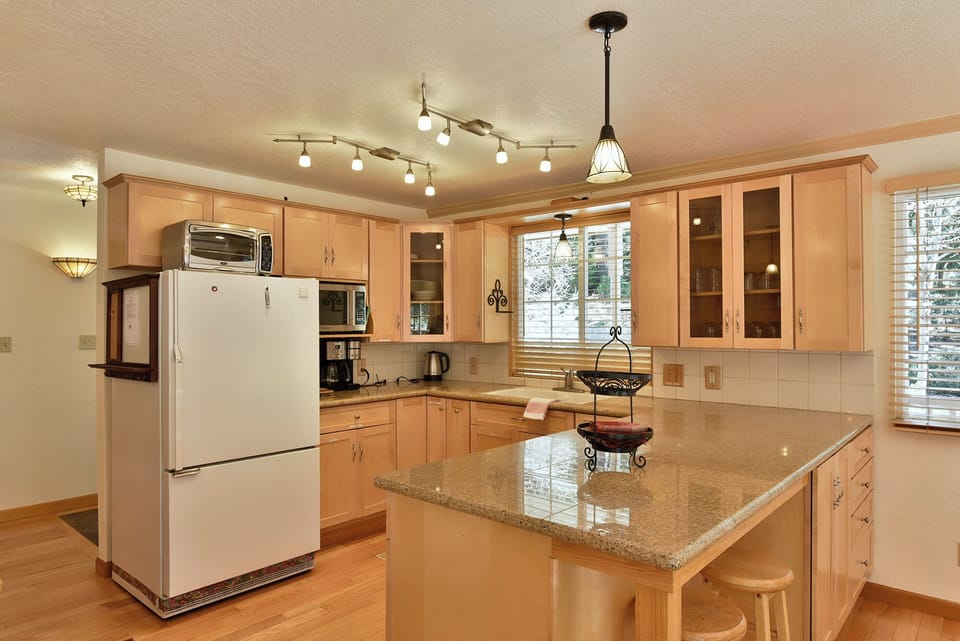 Updated full kitchen