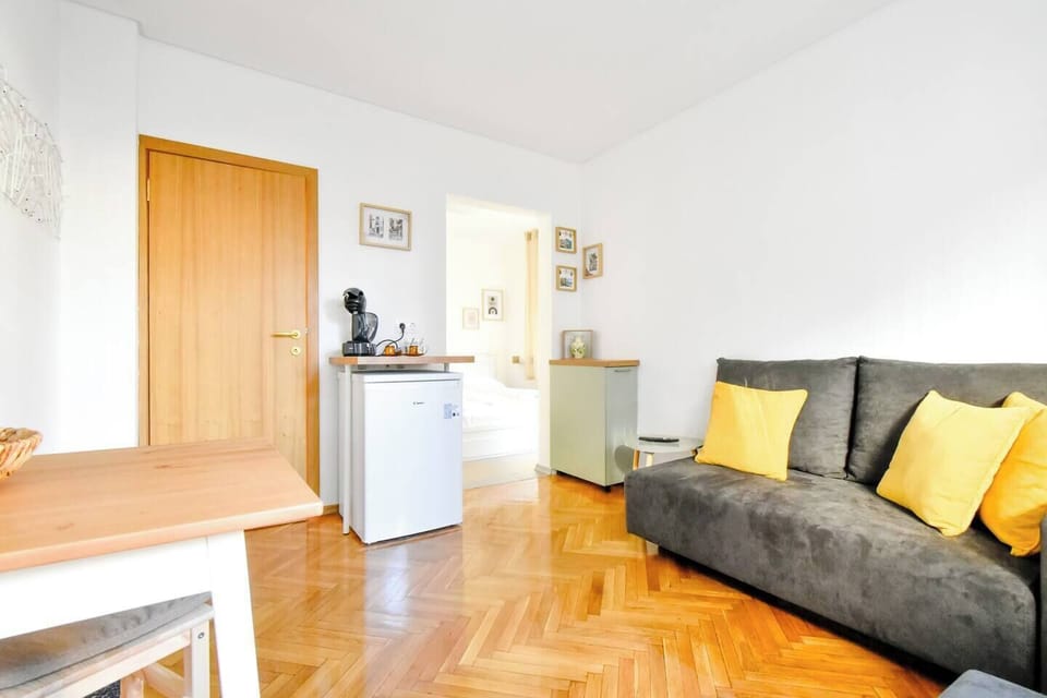  Relax in a thoughtfully designed living space that feels like home. Check availability now!