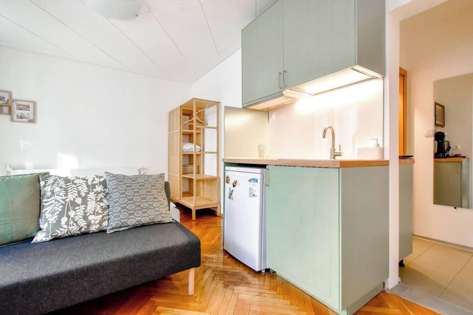 Cook and savor meals with ease in a functional kitchen. Reserve your escape now!