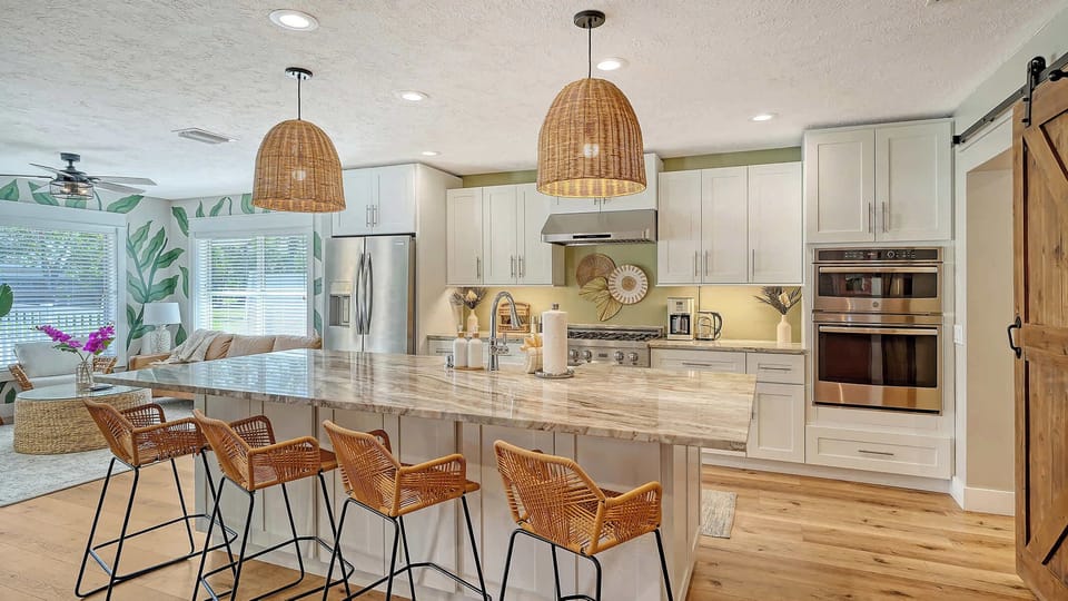 Cook like a pro in our fully stocked chef's kitchen! Featuring high-end appliances, cookware, and a chef’s pantry, this space has everything you need to whip up gourmet meals. Perfect for foodies, families, or anyone who loves to cook and entertain!