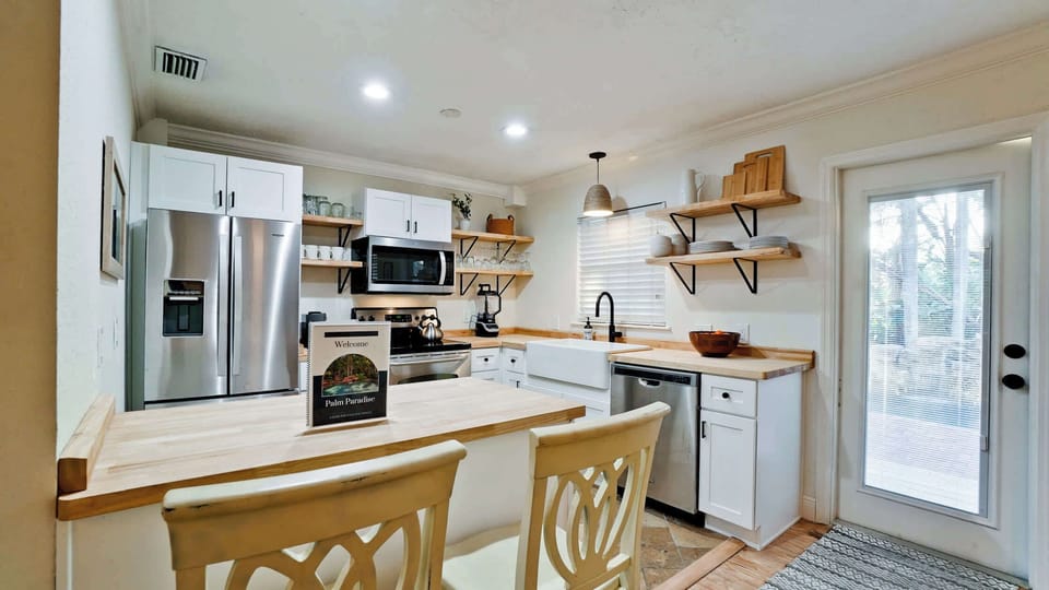 The kitchen leads right out to the pool.