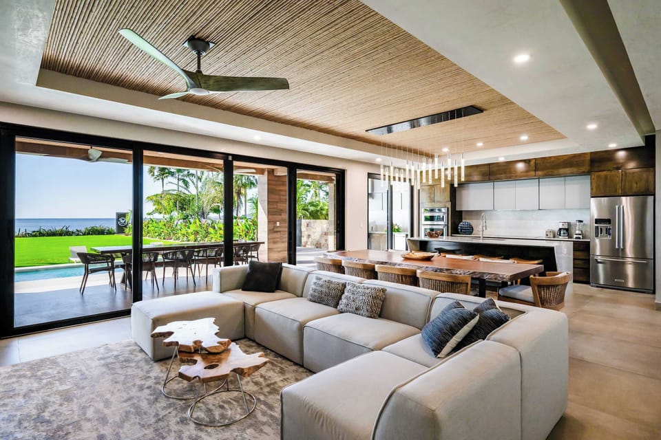 Live unbound. Ocean breezes through your open space.

