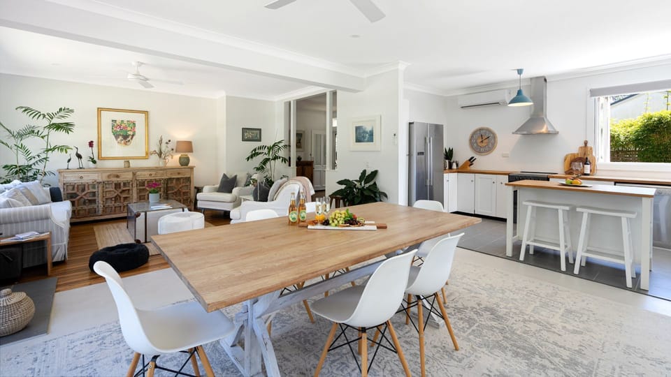 Hemingways Lakehouse | Open Plan Living Area