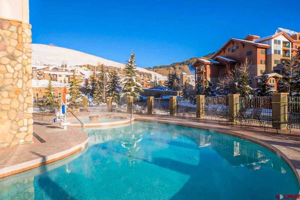 【Hot Tub + Heated Pool】Year-round soak at the base of Mt Crested Butte — open 365 days