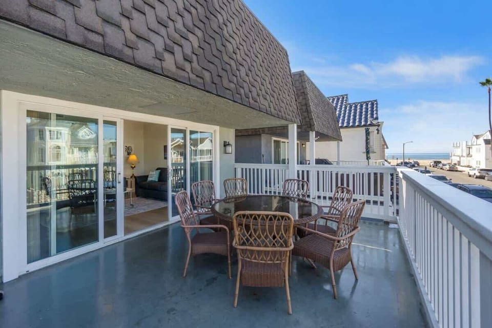Deck patio dining area