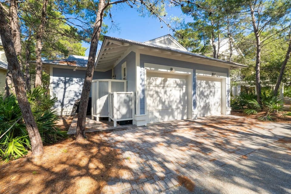 Garage, Outdoor Shower, Grilling Area