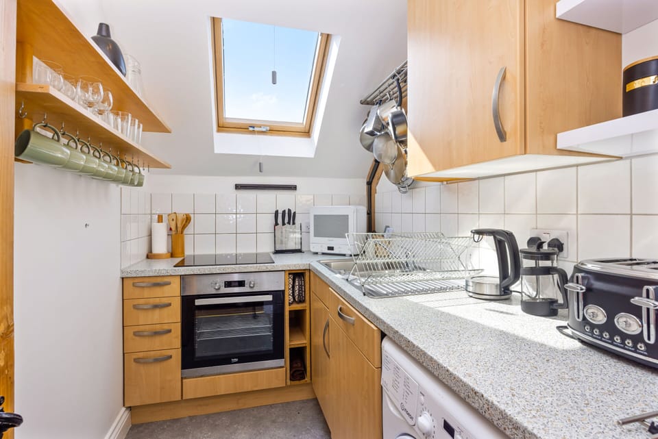 Full kitchen