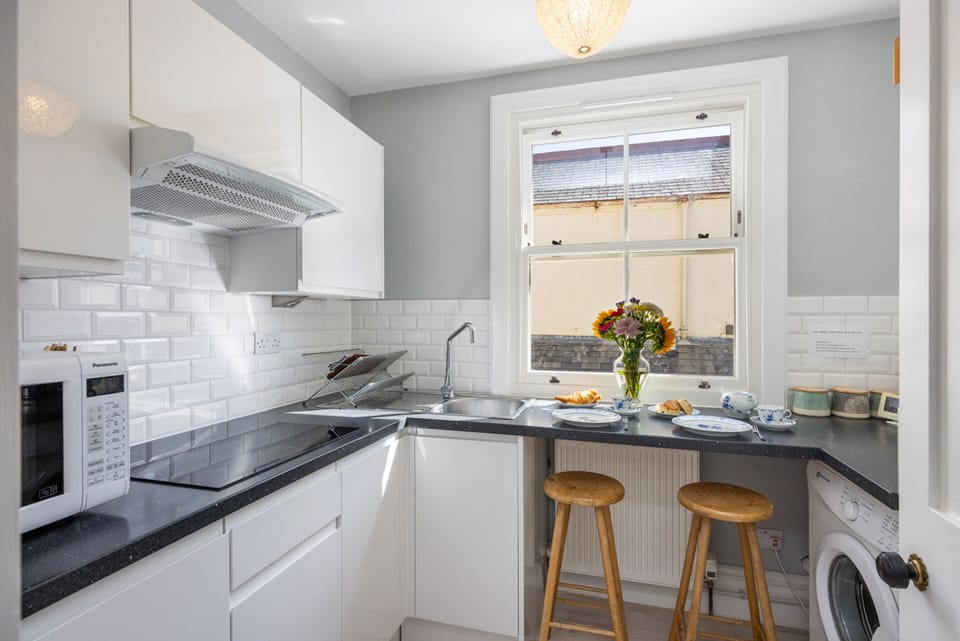 Full kitchen