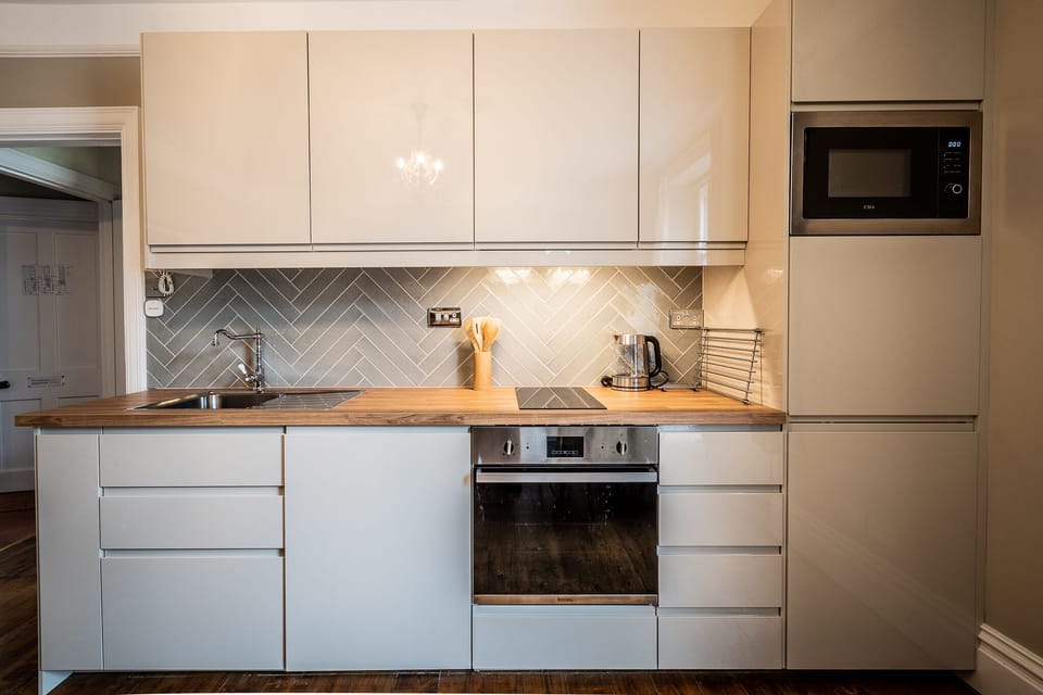 Full kitchen
