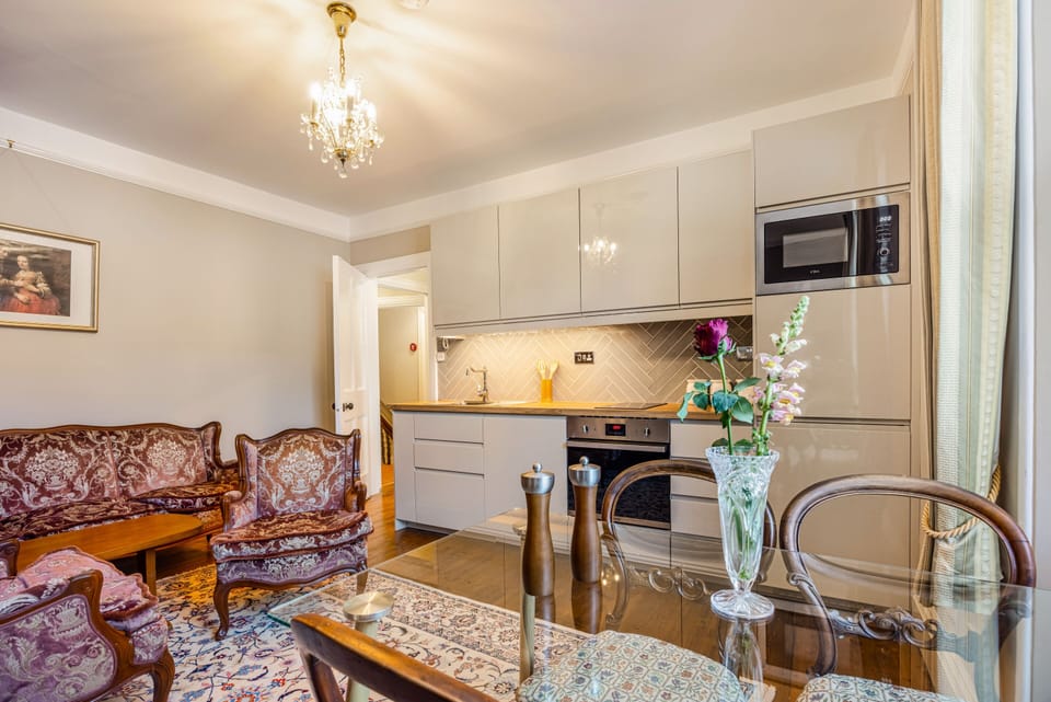 Living room with kitchen and dining table