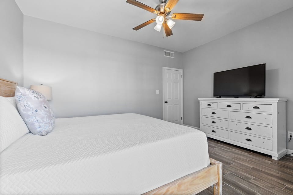 Guest Bedroom 3 - Top Floor