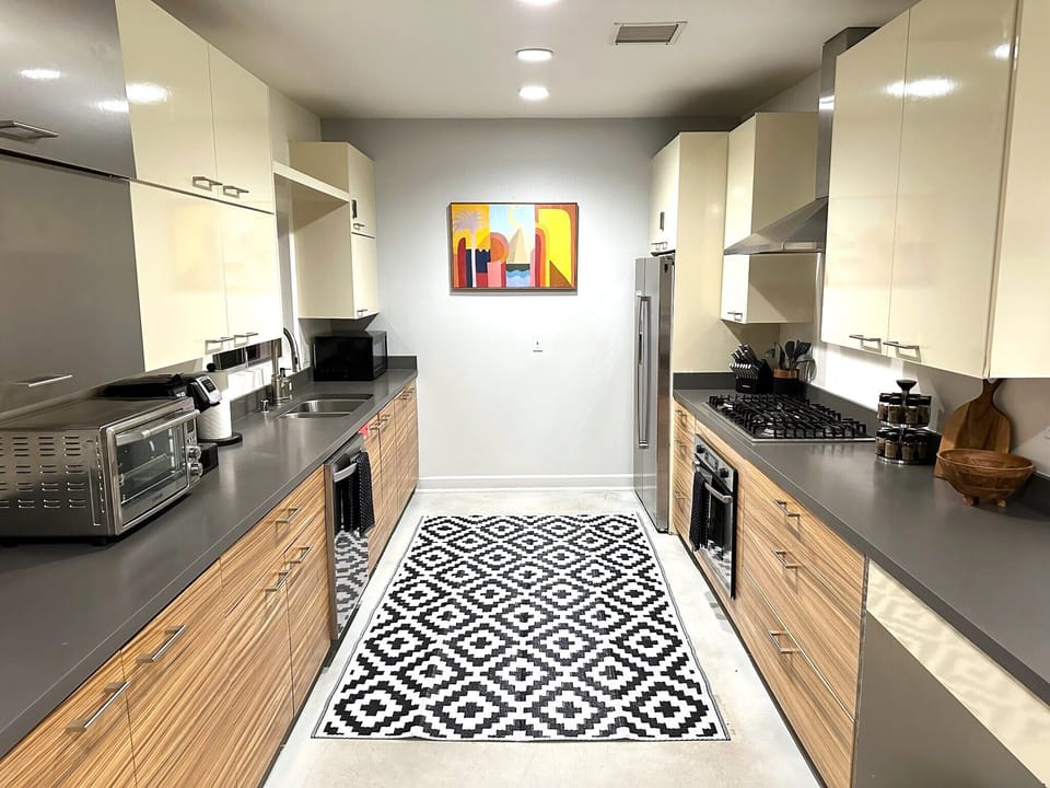 fully equipped kitchen