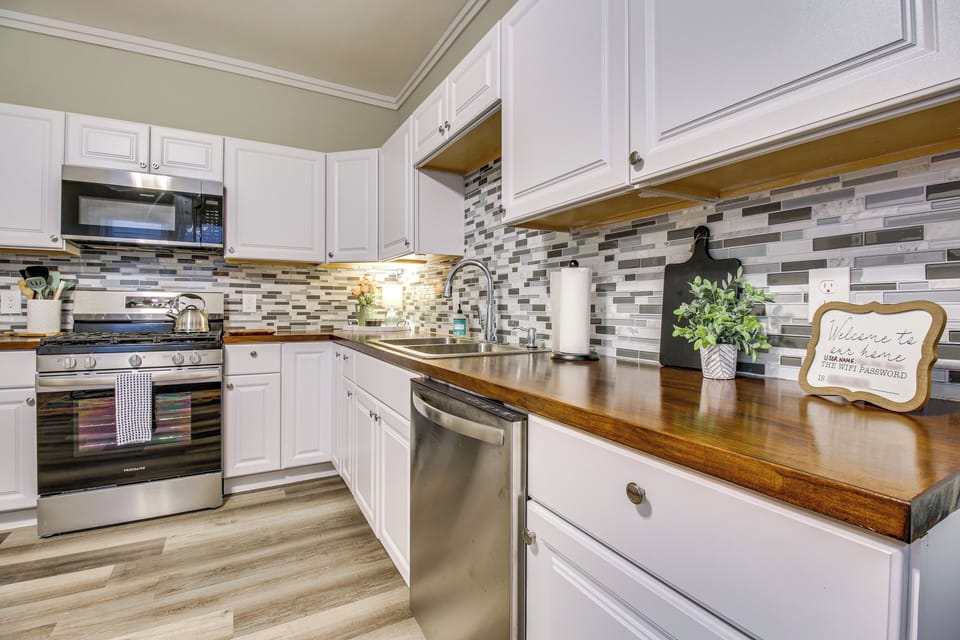 Kitchen | 1st Floor | Dual Drip/Pod Coffee Maker