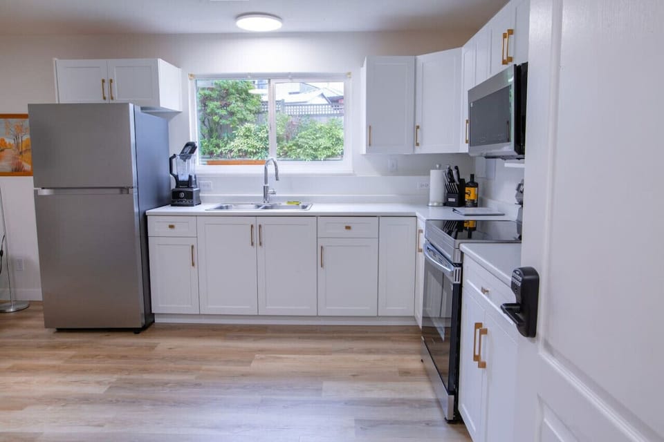 Prepare meals with ease in the fully equipped kitchen, featuring brand new stainless steel Samsung appliances.