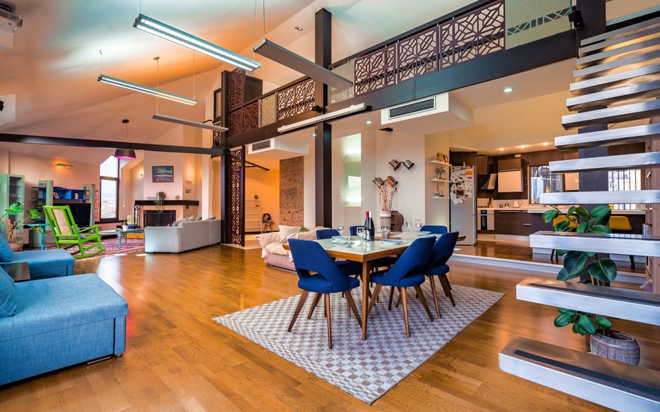 Tbilisi Bliss Penthouse - Living room area and floating stairs