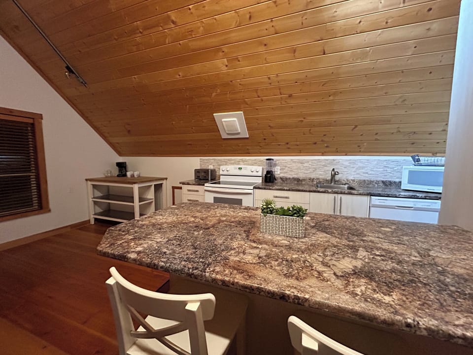 Kitchen eating bar