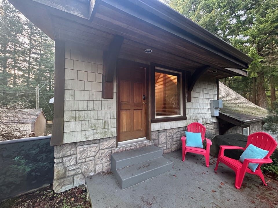 Entry sitting area