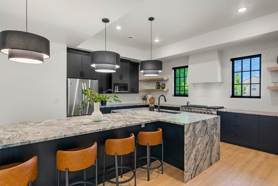 Kitchen sitting area