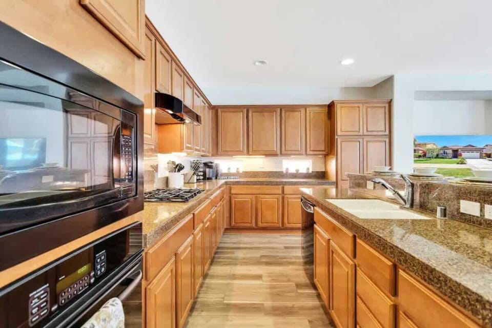 Ample-sized Kitchen