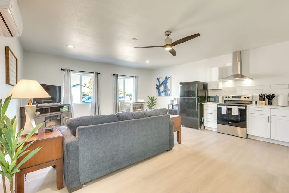 Living Room | Queen Sleeper Sofa | Free WiFi | Central A/C & Heat