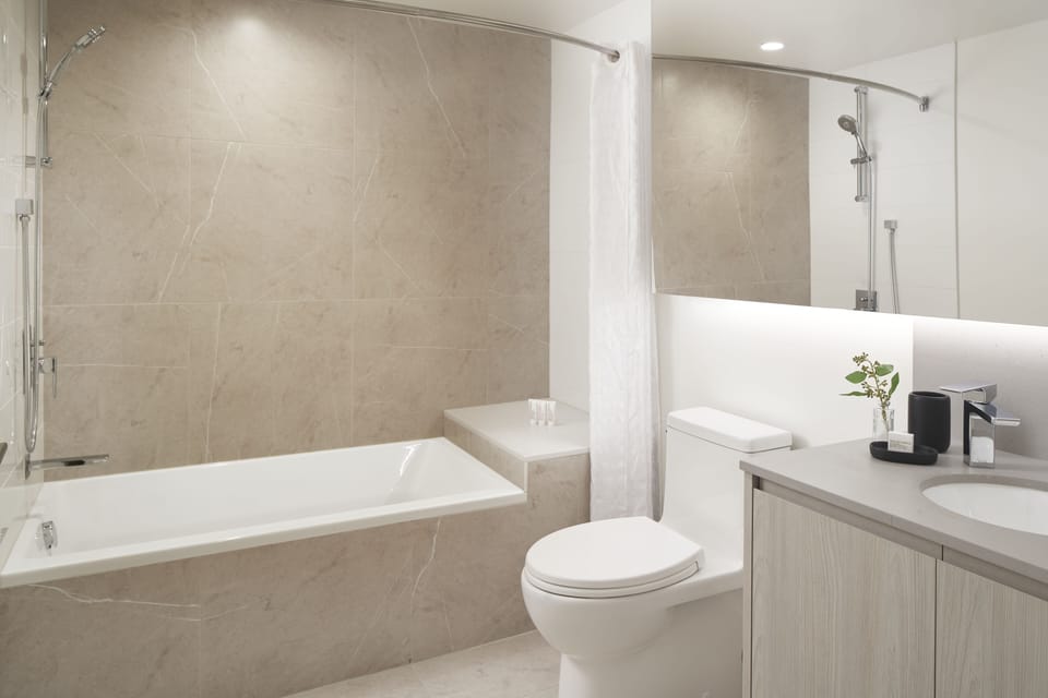 Tub Bathroom2