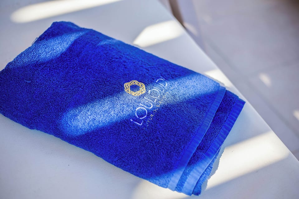 Bedlinens and towels are provided. 