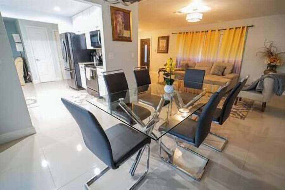 Dinning Room area over looking pool