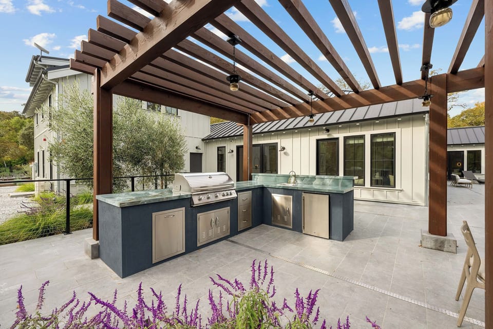 Outdoor Kitchen