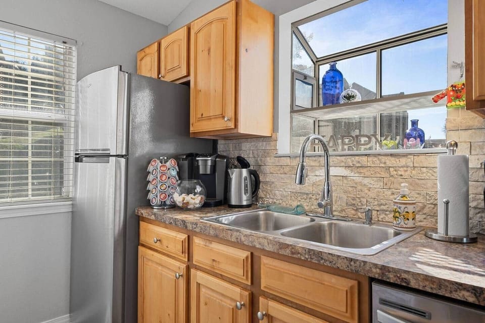 Updated full size kitchen