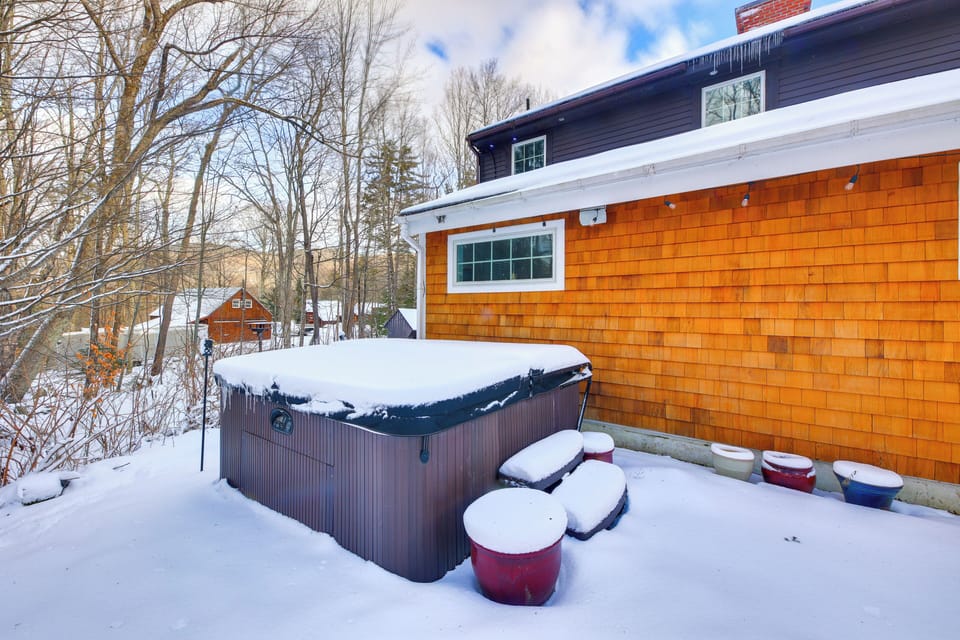 Patio | Outdoor Seating | Hot Tub