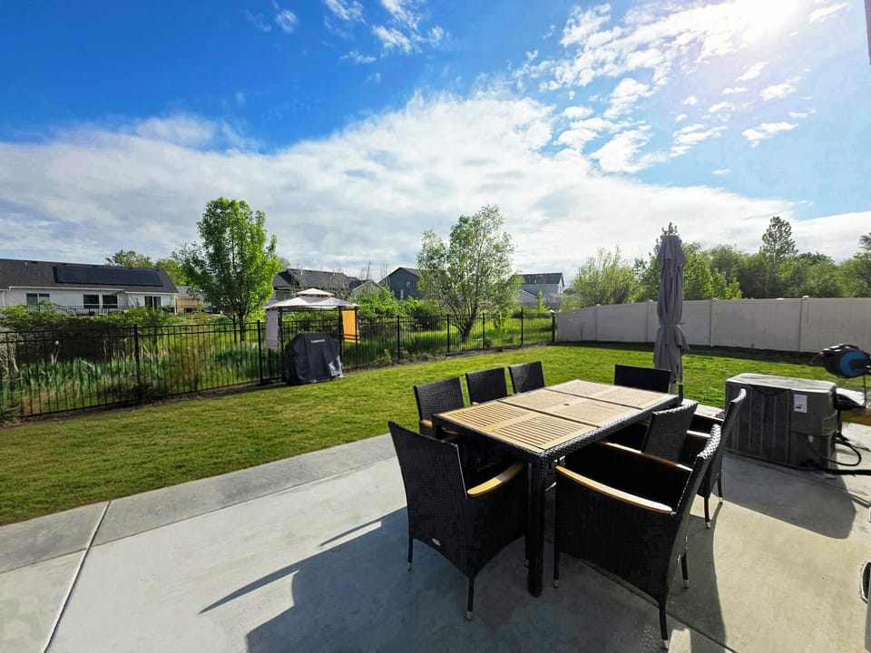 Outdoor dining