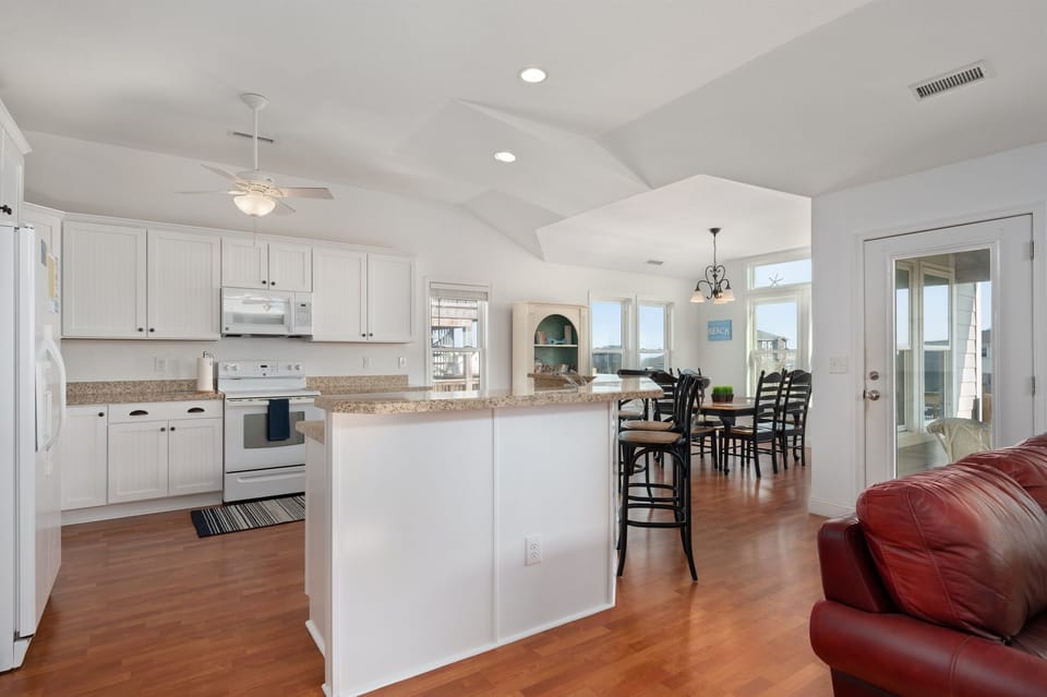 High ceilings and open space for the family. This room is flooded with natural light