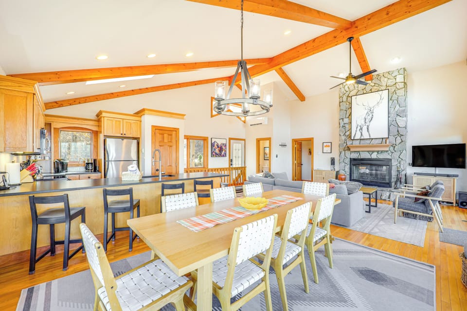 Dining Area | Main Level